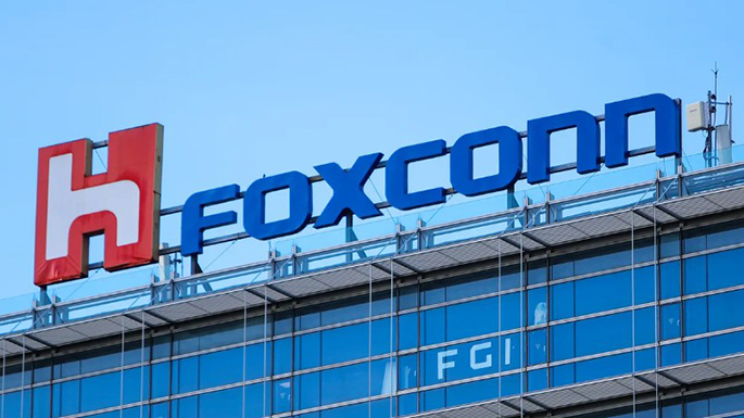 Protests at iPhone Factory: more than 20,000 newly hired workers walk out of Foxconn's plant in Zhengzhou